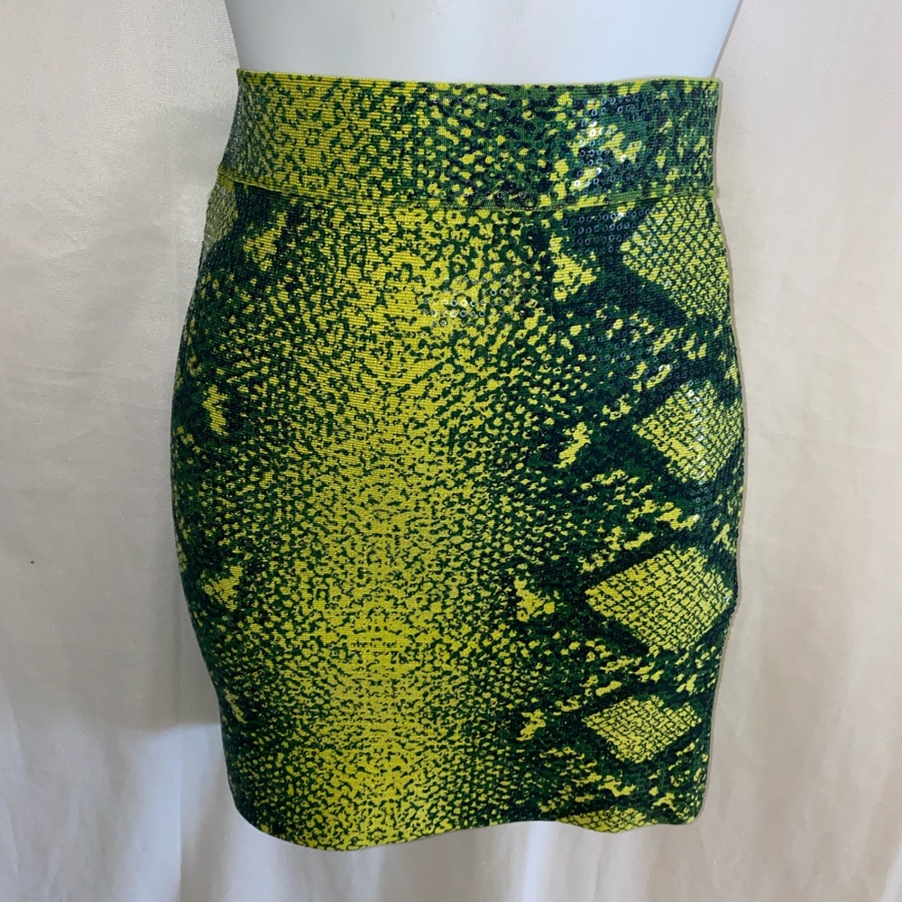 BCBGMaxazria Skirt - Picture 2 of 5